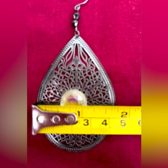 Teardrop filagree vintage design w/rhinestone center. In fair condition. - Picture 3 of 4